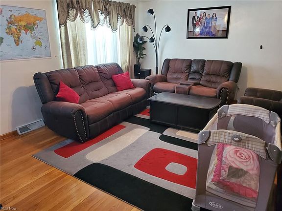 3rd image of 649 Arcadia Ave