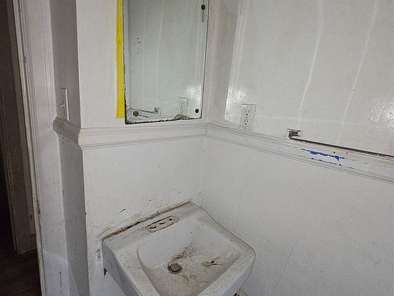 23rd image of 5310 Grayton St