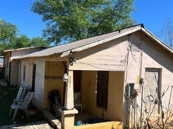 801 N 4TH ST, Carrizo Springs, TX 78834