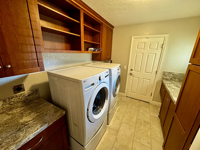 1318 Deb Ct — Photo 22