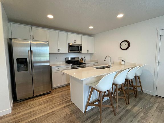 5th image of 242 E Warbler Ct