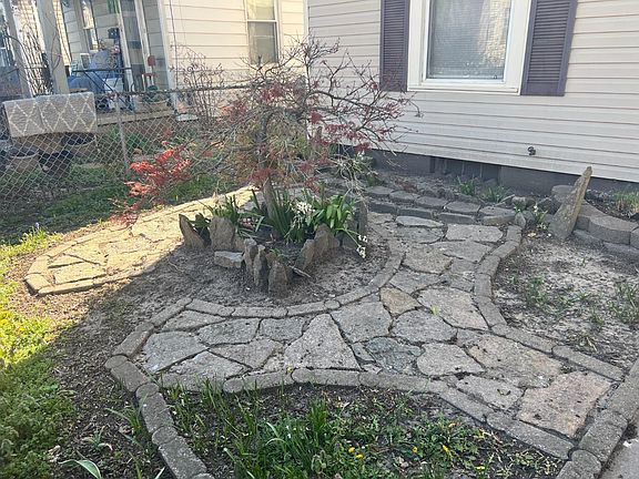 2nd image of 2439 Benninghofen Ave