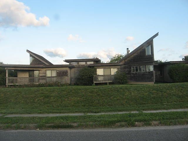 2nd image of 7 Triangle Ln