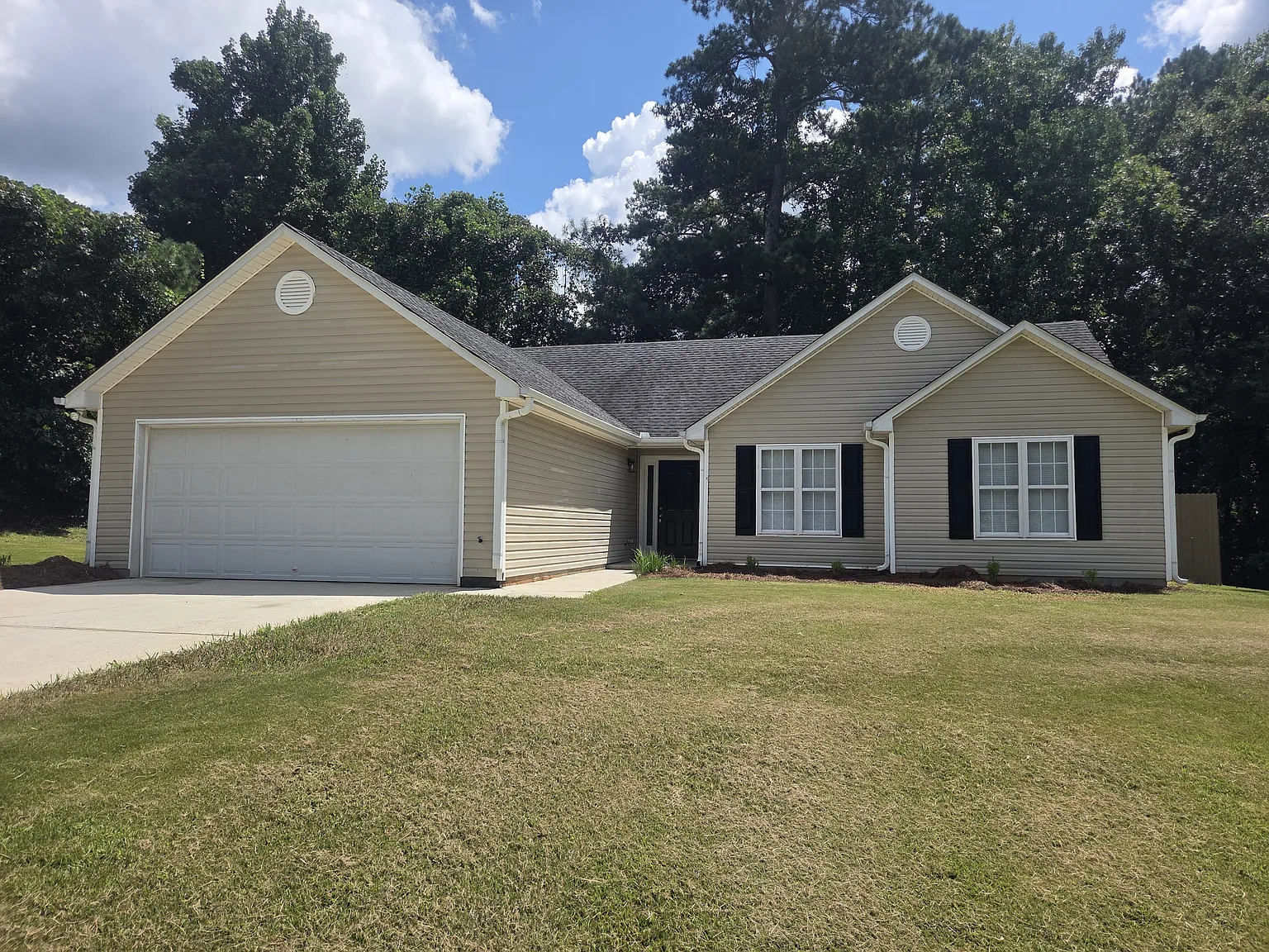 3 bed, 1435 sqft, $2,000 — Photo 1