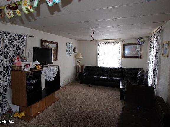 2nd image of 325 Washington Blvd