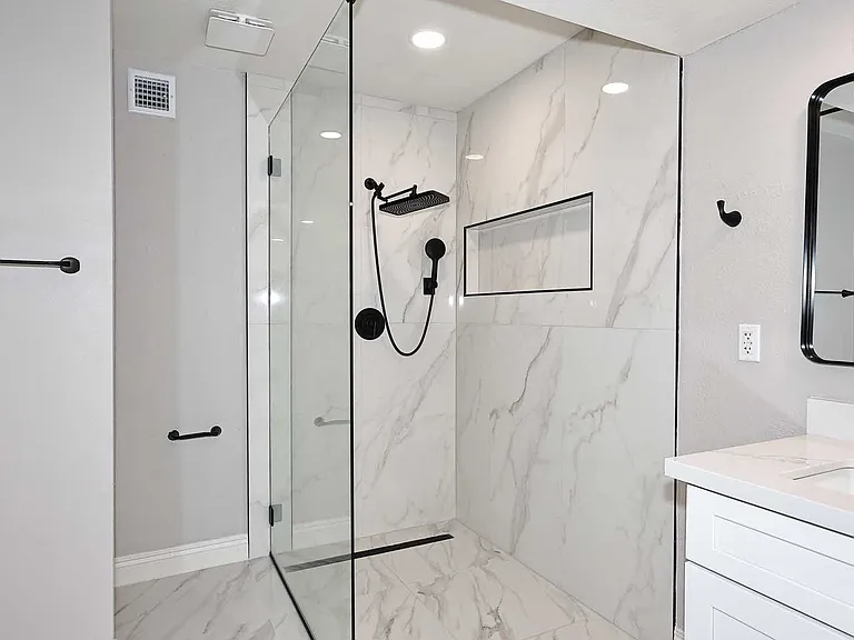 2131 E Geneva Dr — Photo 16