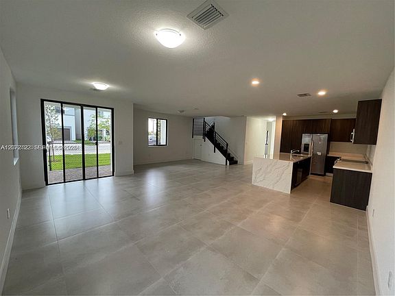 5th image of 13624 SW 158th Ave