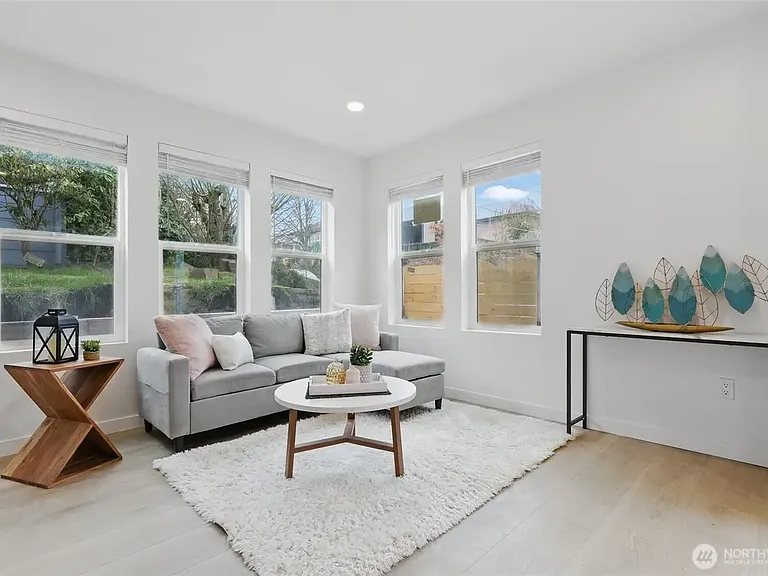 753 S Henderson St — Photo 2