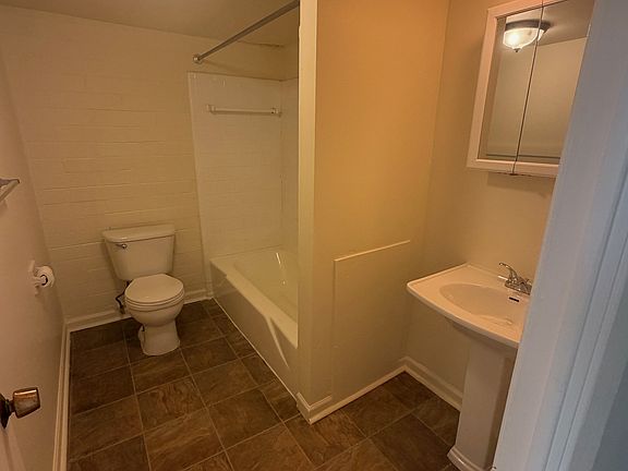 4th image of 1620 S Elwood Ave #2B-1Ba-1000Sqft