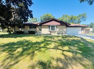 2731 Huntington Park Dr, Waterford, MI 48329
