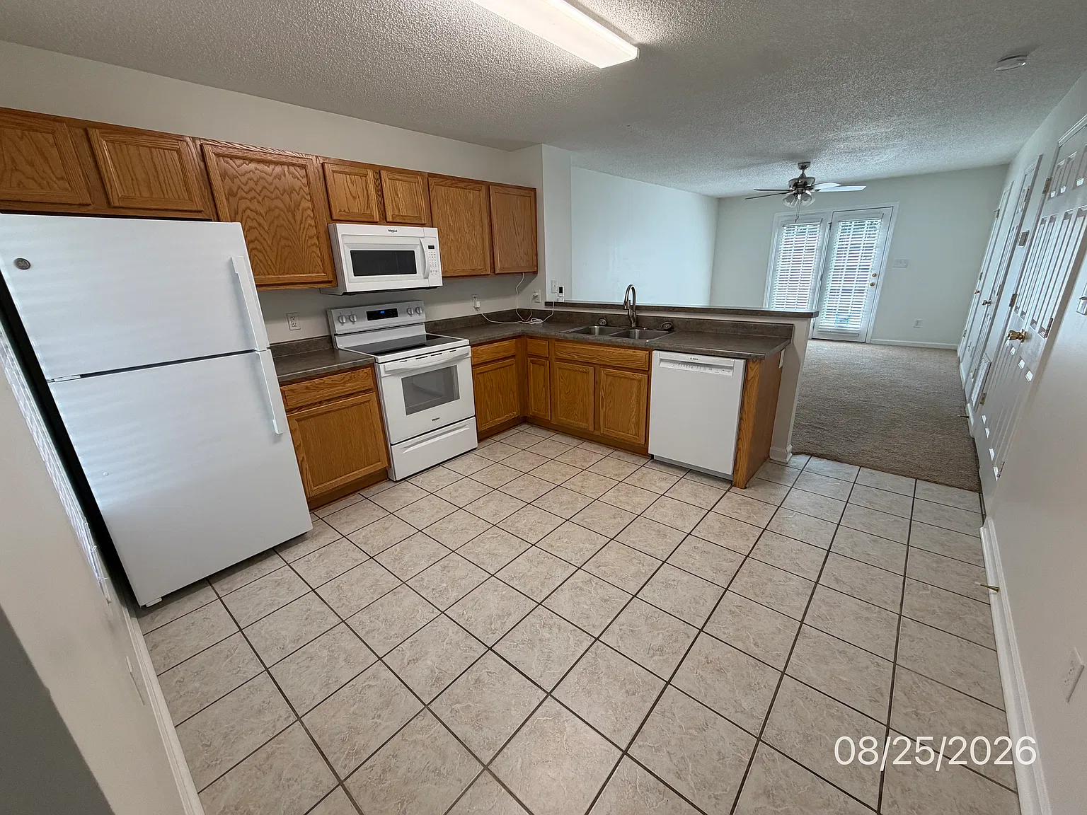 2 bed, 1.5 bath, 1055 sqft, $1,325 — Photo 4