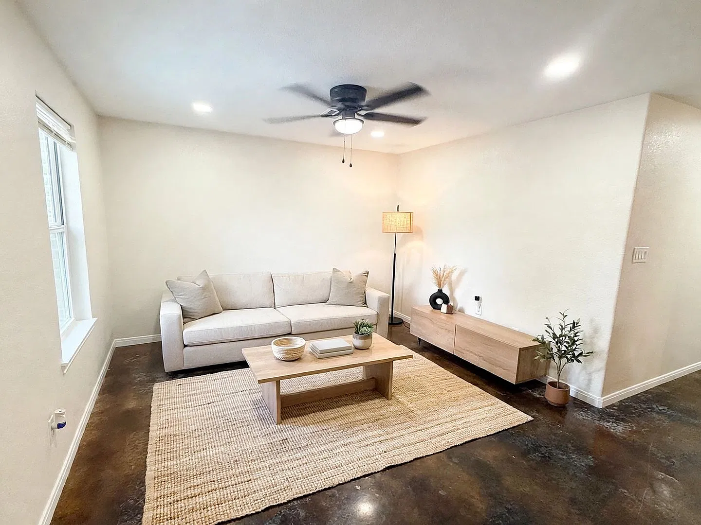 Spacious 3BR Duplex in Waco — Photo 2