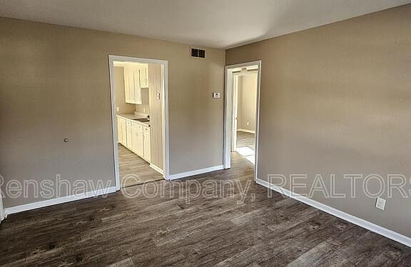 3rd image of 1002 Hillcrest Ave APT 2