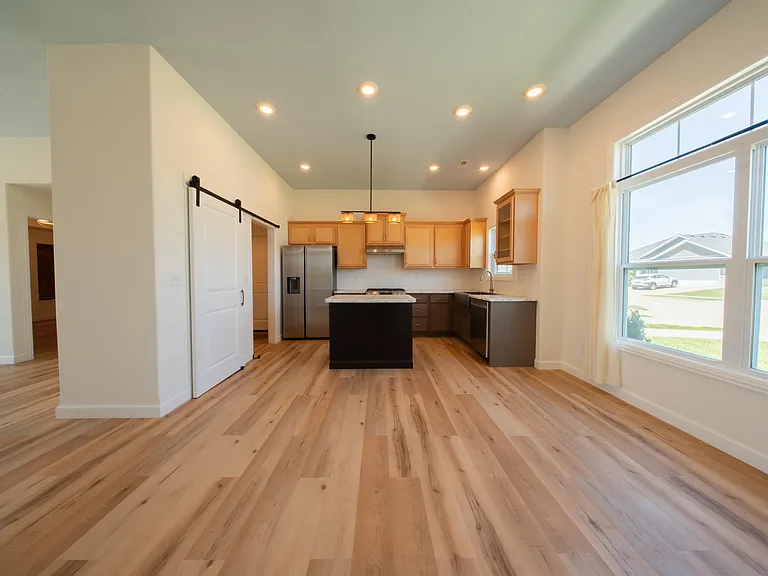 708 Promenade Dr — Photo 4