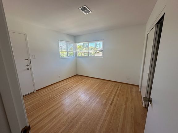 5th image of 265 Waverly St