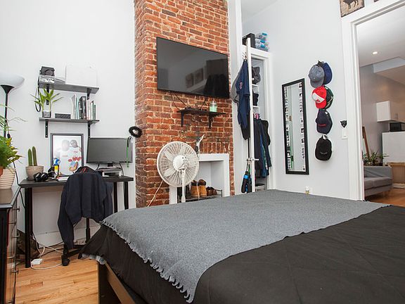 2nd image of 287 Irving Ave APT 2R