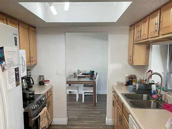 5th image of 4401 NW 43rd Ave