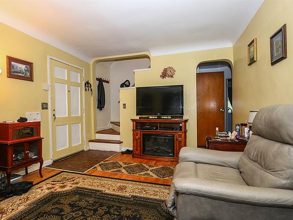 4th image of 6302 Marie Ave