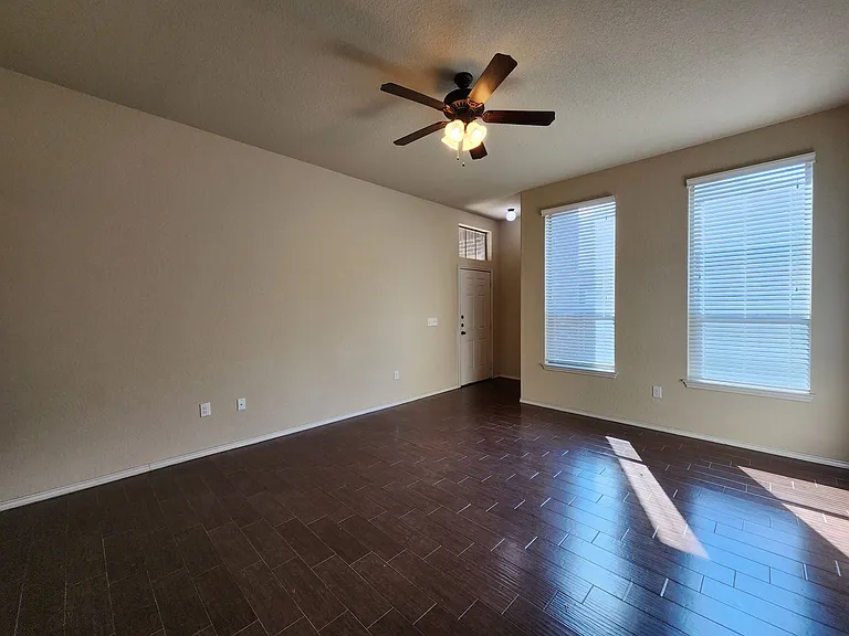 622 Creekside Cir — Photo 7