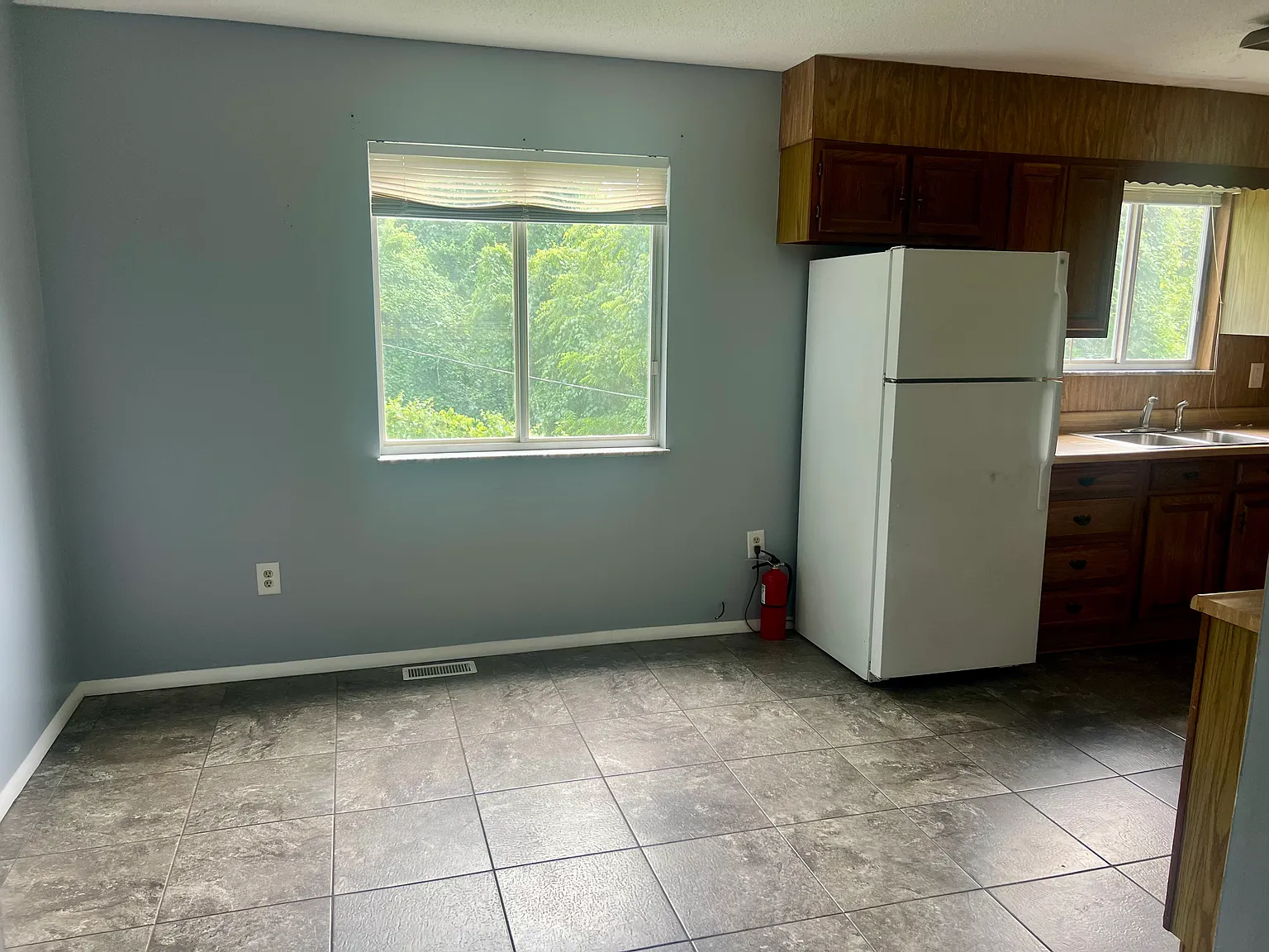 2 bed, 2.5 bath, 2080 sqft, $1,200 — Photo 3