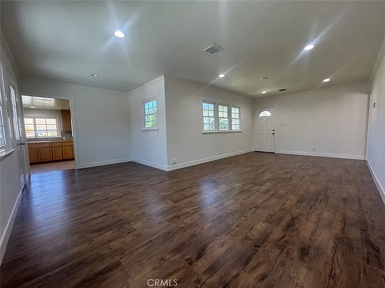 7245 Wish Ave — Photo 3