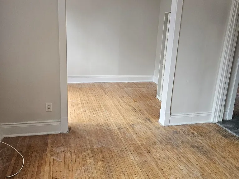 985 Main St E #6 — Photo 5