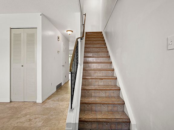 5th image of 72 Stirling Rd NW