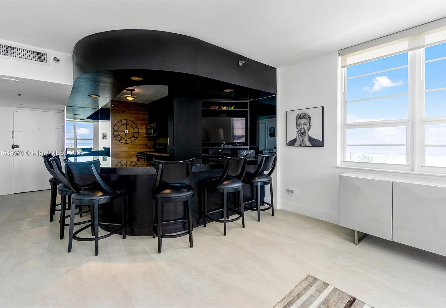The Decoplage Condo — Photo 4