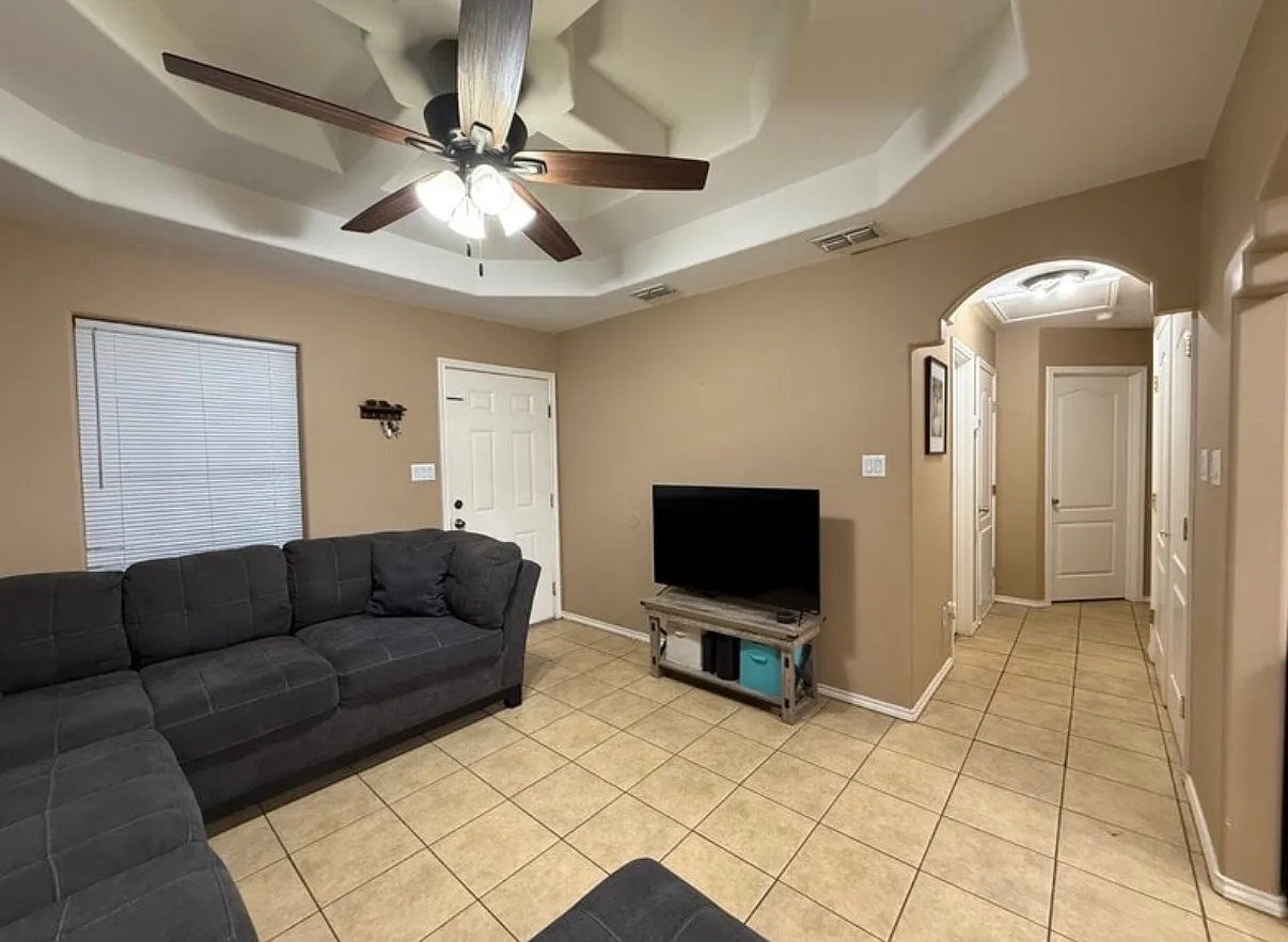2 bed, 1000 sqft, $875 — Photo 3