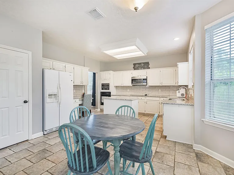20422 Maple Meadows Ct — Photo 14