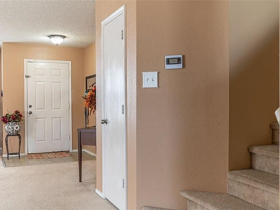 5th image of 660 Raven Dr