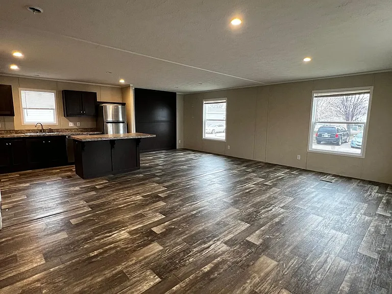 Hillview — Photo 27
