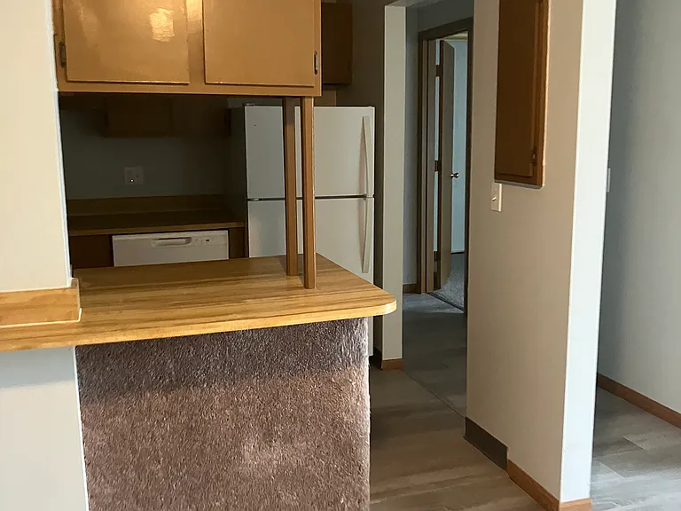 Oak Hills West Apartments — Photo 10
