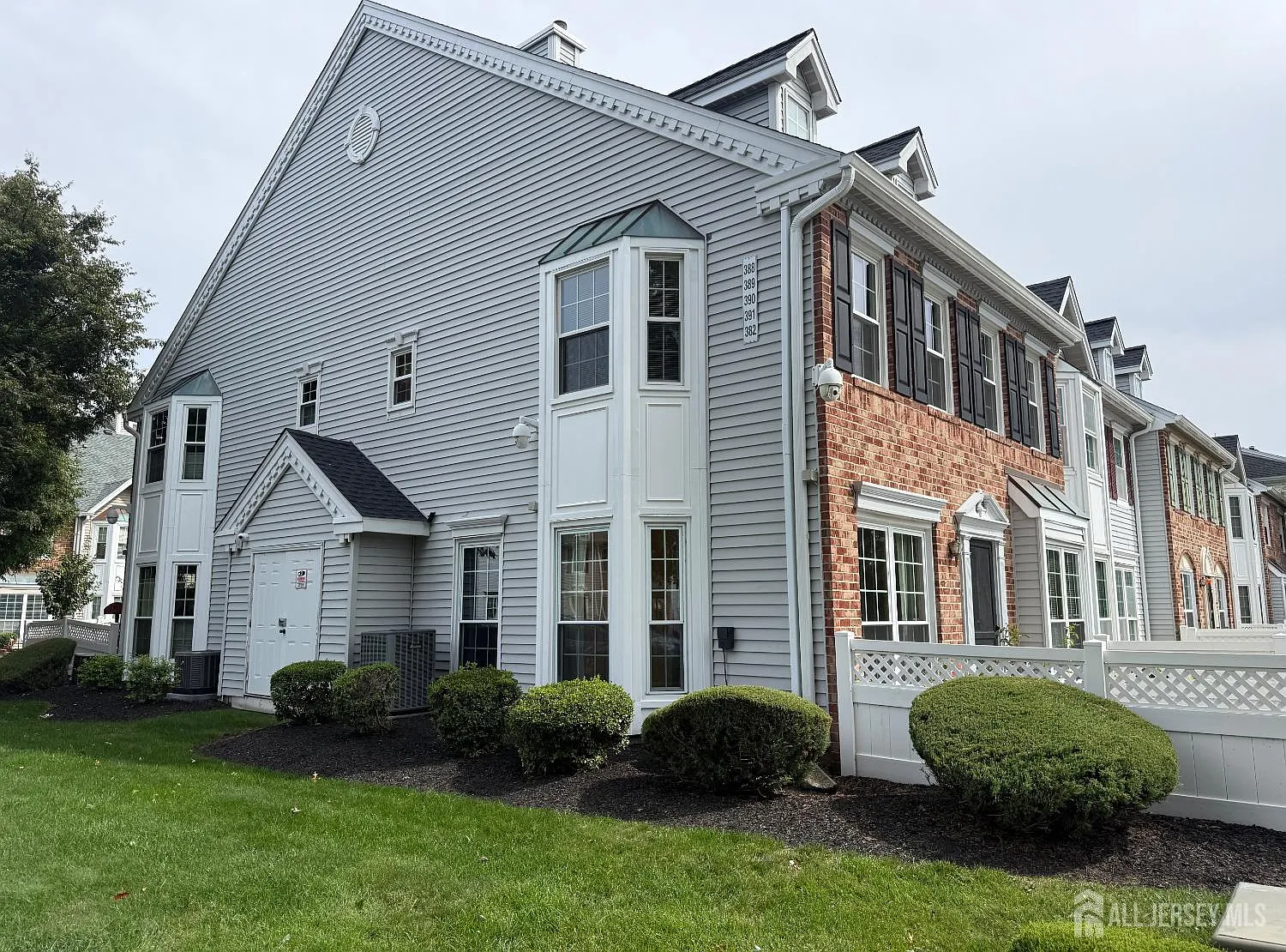 2 bed, 2.5 bath, $2,750 — Photo 3