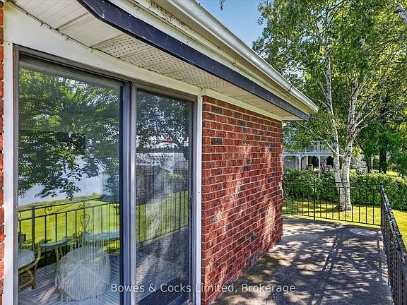 3rd image of 79 Oakdene Cres