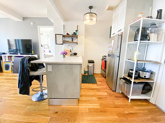 Rented by City Vista Inc | media 40