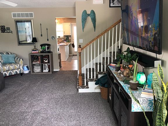 3rd image of 502 NW Mill Ct