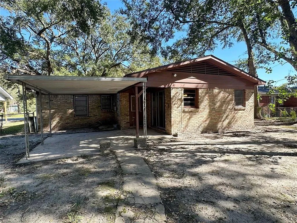 3 bed, 1.5 bath, 1443 sqft, $1,500 — Photo 2