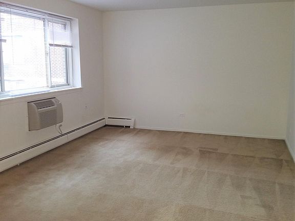 2nd image of 5949 N Kenmore Ave APT 303