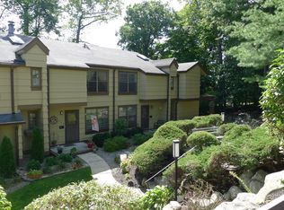 133 Treetop Cir, Nanuet, NY 10954