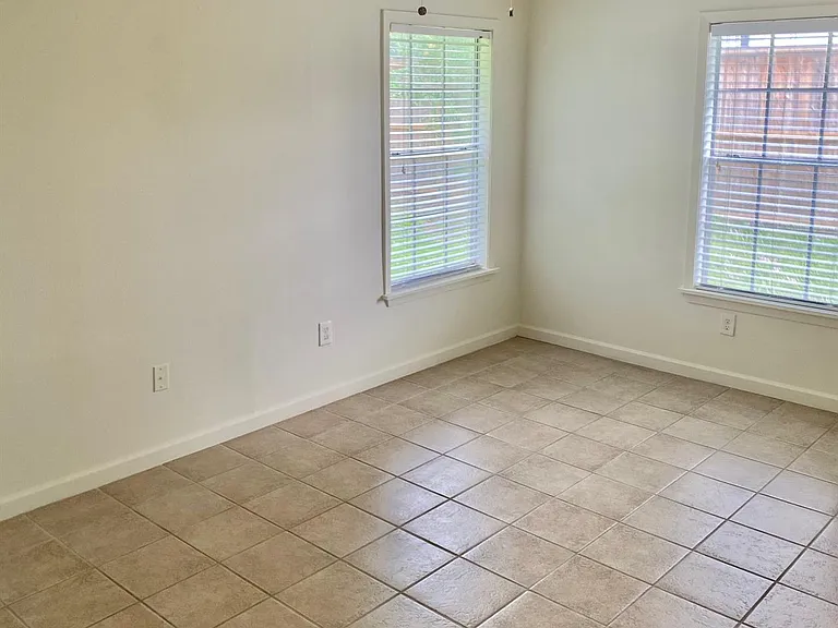 512 Wilmington Dr — Photo 9