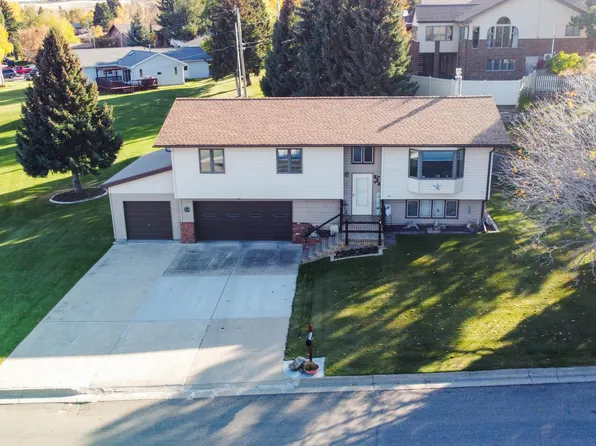 112 Uranium Dr, Lewistown, MT 59457