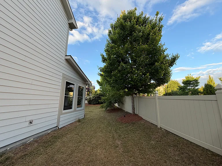 1605 Capstone Dr — Photo 7