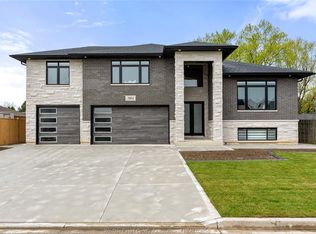 3161 McRobbie Rd, Windsor, ON N8R0A2