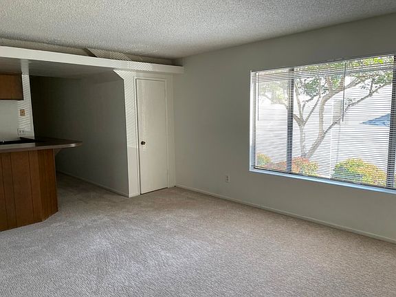 5th image of 1411 Manhattan Ave APT D