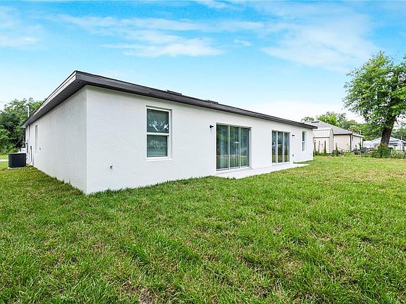 5th image of 525 Pine Ln #526