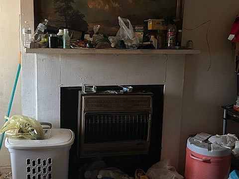 3rd image of 219 Spring St