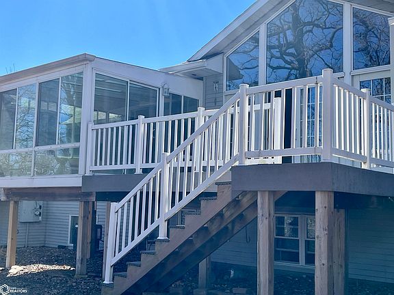 2nd image of 415 W Pleasant Ridge Rd