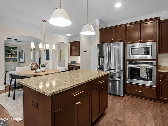 3rd image of 218 Fairmont Dr