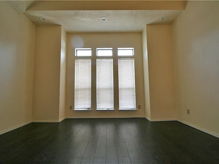 903 Ashmount Ln — Photo 16